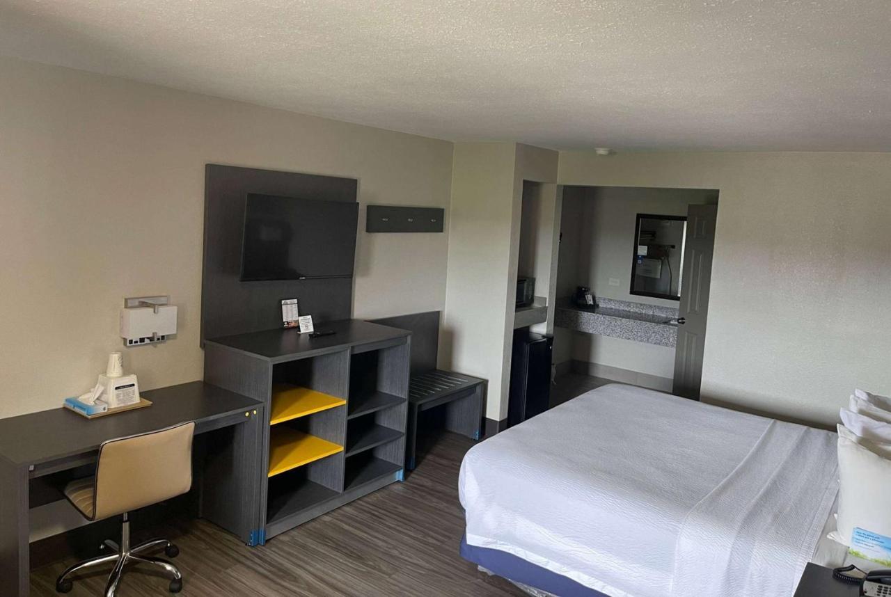 Days Inn By Wyndham Ruston La Экстерьер фото