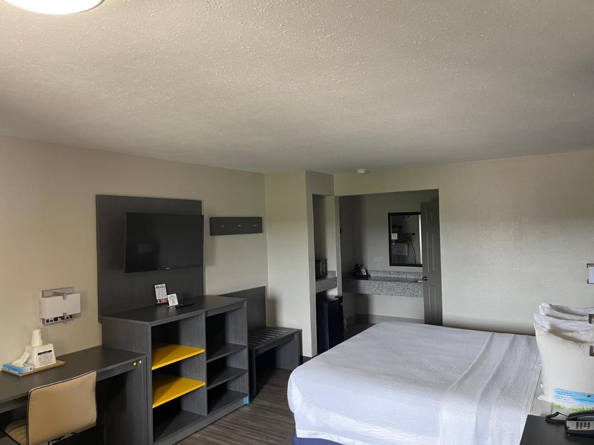 Days Inn By Wyndham Ruston La Экстерьер фото